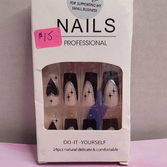 Black and White DIY Nail Set - Picture 1 of 5